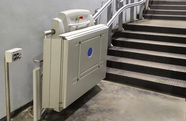 platforma dla niepełnosprawnych do wjazdu po schodach